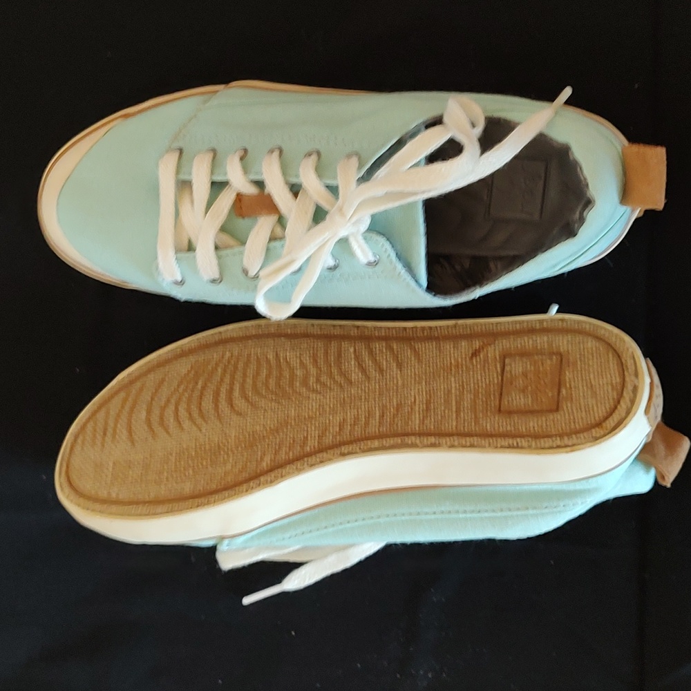 Reef women's mint/tan nwot canvas yoga mat sneakers